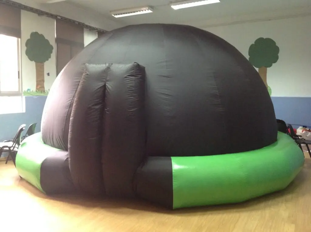Planetario-en-una-aula-1024x765.webp