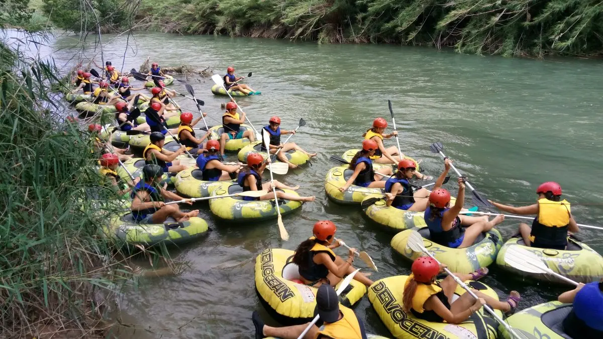UN DÍA DE AVENTURA: Juegos cooperativos y descenso por aguas tranquilas (Cofrentes, Valencia)