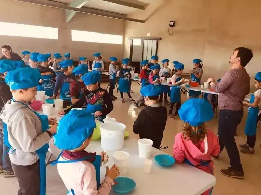 EXCURSIÓN "QUESOS Y CABRAS" CRUCERO FLUVIAL+ QUESERÍA (Cofrentes)