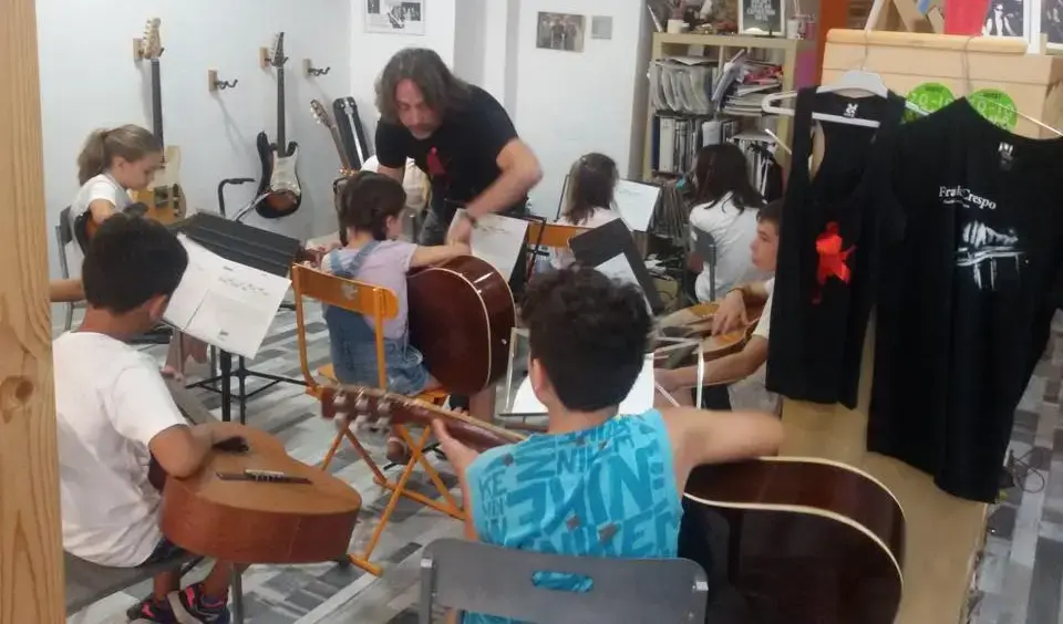 STAND INSTRUMENTOS MUSICALES