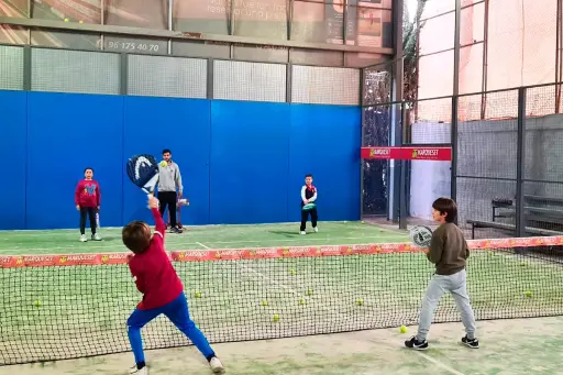 Excursión escolar deportiva en Alzira | Tenis, pádel y juegos